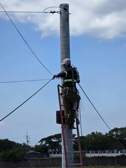 Internet installation technician setting up fiber in Jamaica